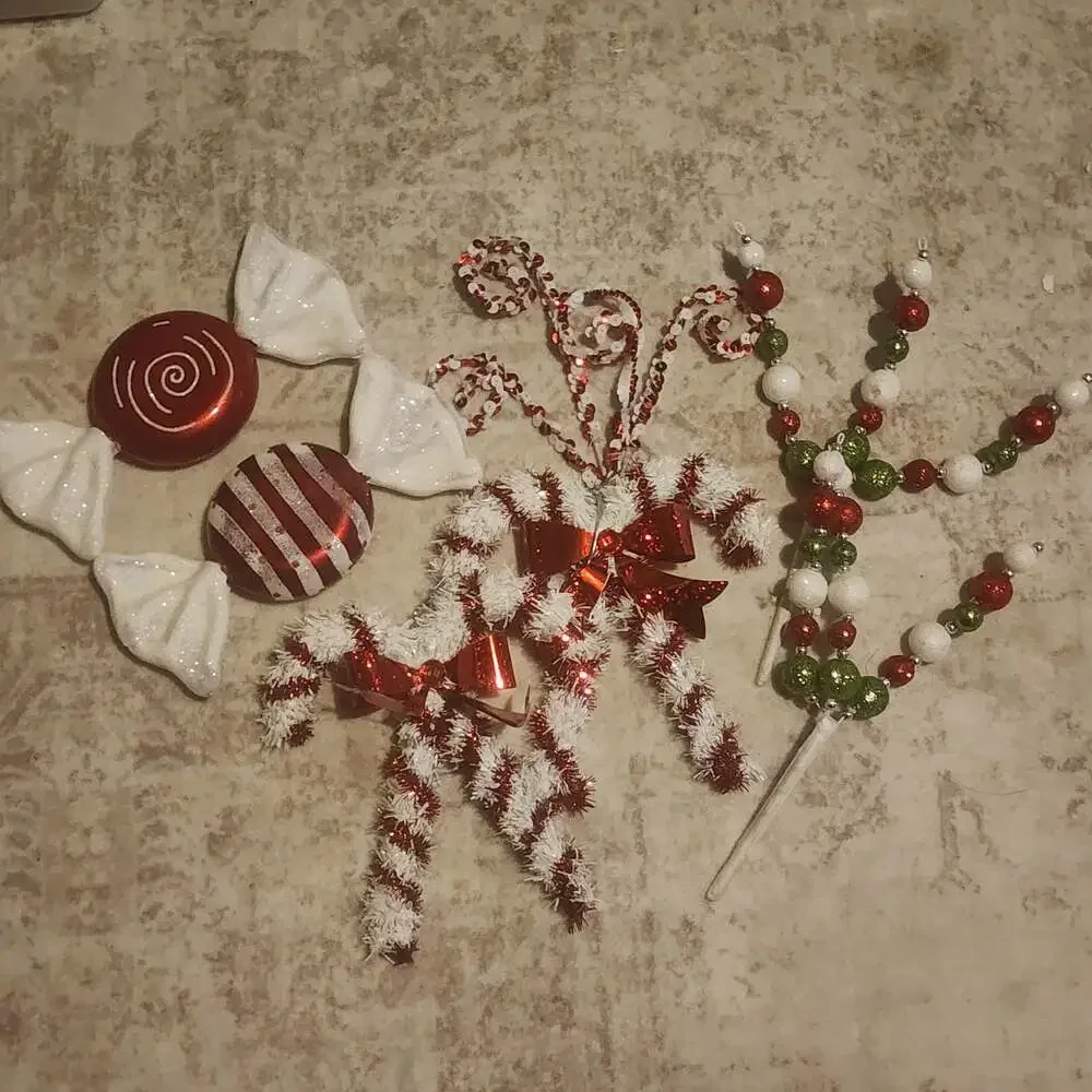 Red Ribbon 4 in x 12 ft, 2-Pack & wreath the decorations.